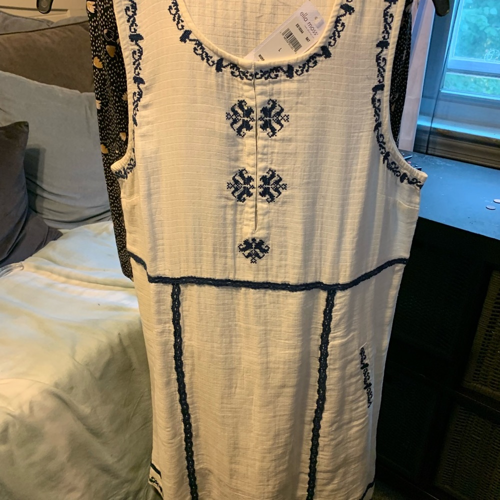 Ella Miss Dress with pockets and Embroidery